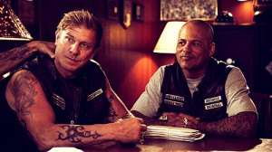 4x01-Out-sons-of-anarchy-25227885-500-281.png