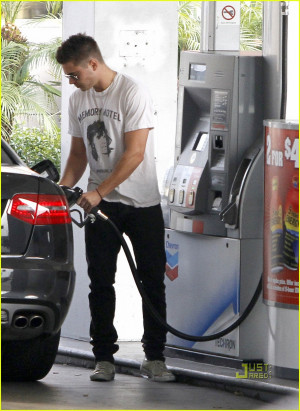 zac efron gas station rock of ages 07 zac efron gas station rock of ...