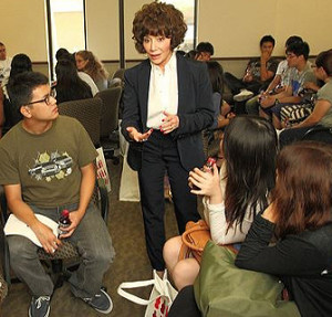 Lynda Resnick speaks with USC Marshall School of Business students