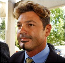 Diamond claims girlfriend kicked him in testicles