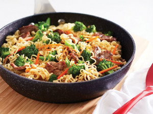 10 easy ramen noodle recipes - Beef and broccoli ramen
