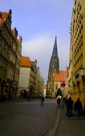 authoritative vs authoritarian teaching