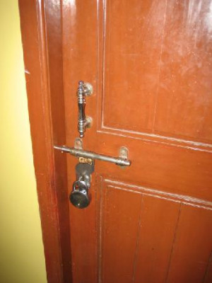 funny-door-lock-for-hotel