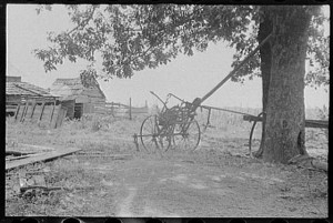 sharecropper's yard, Hale County, Alabama, Summer 1936. Photographer ...