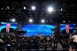 Kremlin Russian President Vladimir Putin (C) attends his annual end-of ...