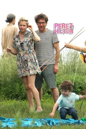 Michelle Williams & Dustin Yellin Show That New Love Is A Piece Of ...