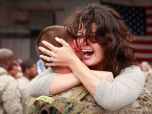 16-heartwarming-photos-of-troops-reuniting-with-their-families.jpg