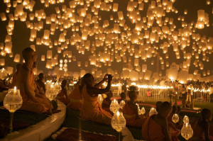 Breathtaking Paper Lantern Constellation in Thai Yi Peng Festival
