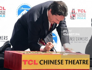 Peter Cullen hand printing at LA Chinese Theatres with AoE Optimus ...