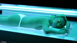 Sizzling: Using a sunbed before age of 35 increases the risk of ...