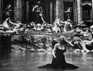 Scena w rzymskiej fontannie Di Trevi