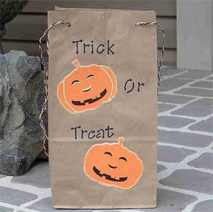 Trick or Treat Party Bag | FaveCrafts.com