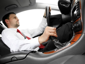 注意安全：男人开车10大恶习揭秘