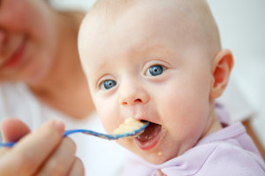 mom-feeding-baby-organic-baby-food