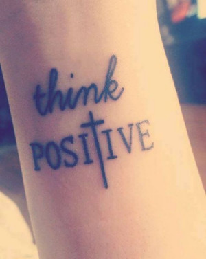 tattoo design schriften-think positiv-arm unterarm-ideen-frauen