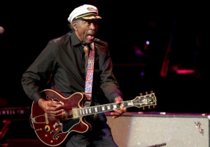 Chuck Berry tears up at all-star tribute concert : Entertainment