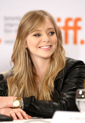 Per qualche motivo non spiegato, tutti la considerano cessa e sfigata ...