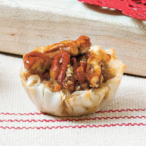 Great things come in small packages! These pecan pie bites are small ...