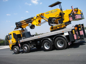 160 T/M knuckle boom crane for hire
