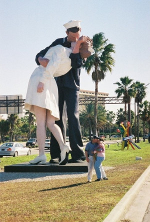 Sarasota Nurse Sailor WWII Kiss Statue tacky tourist photos