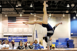 gymnast_performing_on_the_balance_beam_during_a_competition