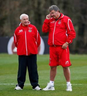 roy evans wales manager john toshack r and assistant roy evans chat