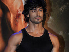 Bollywood hunks in sexy sandos Wallpapers Page 1