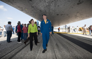 Administrator Lori Garver and STS 131 Commander Alan G Poindexter