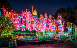 Its-A-Small-World-Disneyland-California-Desktop-Wallpaper-1024x640.jpg