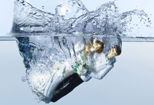 Husband/wife dolls sinking in water