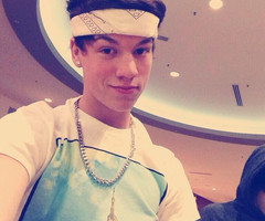 Taylor Caniff •