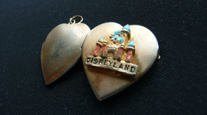 Rare? Disney heart shaped locket (grand opening)-p1010048.jpg