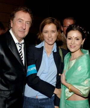 Alyssa Milano, Téa Leoni and Eric Idle