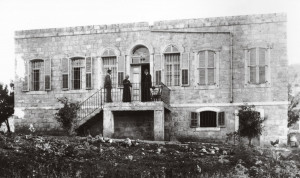 Historical photo of the Old Western Pilgrim House on Haparsim Street