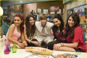 Ariana Grande Victoria Justice Daniella Monet & Elizabeth Gillies