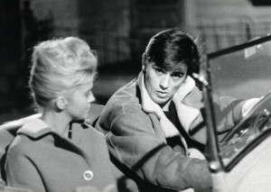 Alain Delon e Ann Margret em cena do filme quot A Marca de um Erro ...