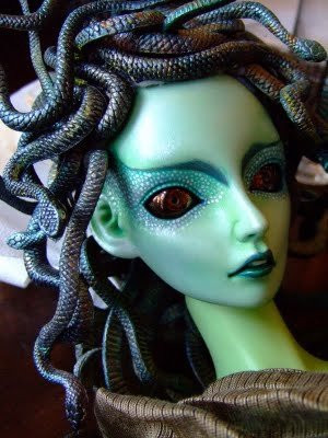 Transformation of the doll into the Gorgon Medusa from Greek myth.