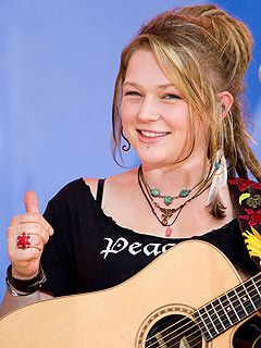 Crystal Bowersox, the American Idol runner-up, is engaged to musician ...