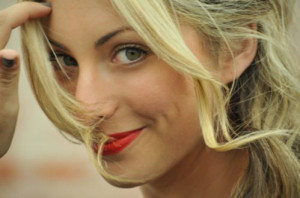 Beautiful green eyes… (27 Pictures)