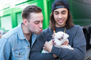 Tyler Carter of ISSUES and Vic hanging with the pup