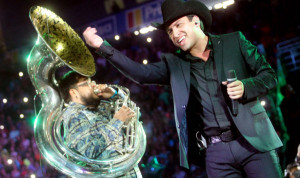 Los fans fronterizos de Juli n lvarez agotaron los 6 mil 200