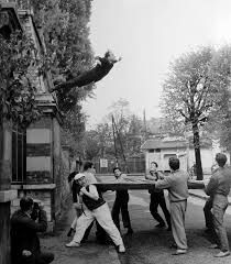 yves klein leap into the void 1960 more de yves artists performing art