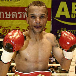 Amnat Ruenroeng vs John Riel Casimero