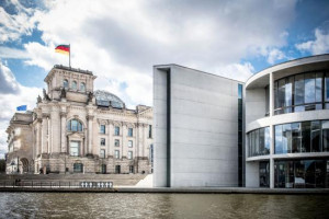 Reichstag Building Photo: West verses East