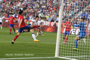 Abby Wambach tied Mia Hamm's all time scoring record on this header ...