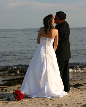 Wedding Couple Kssing in Beach