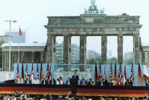 President Reagan giving a speech at the Berlin Wall, Brandenburg Gate ...