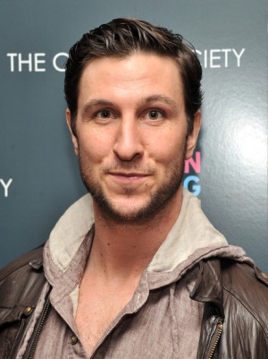 mustache oitnb Orange is the new Black pablo schreiber george mendez
