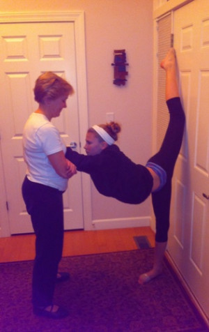 How to Do a Scorpion/Needle: Stretches & Demo (Cheer) - Snapguide