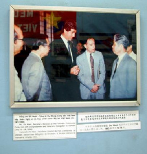 John Kerry being thanked for his assistance during the War.